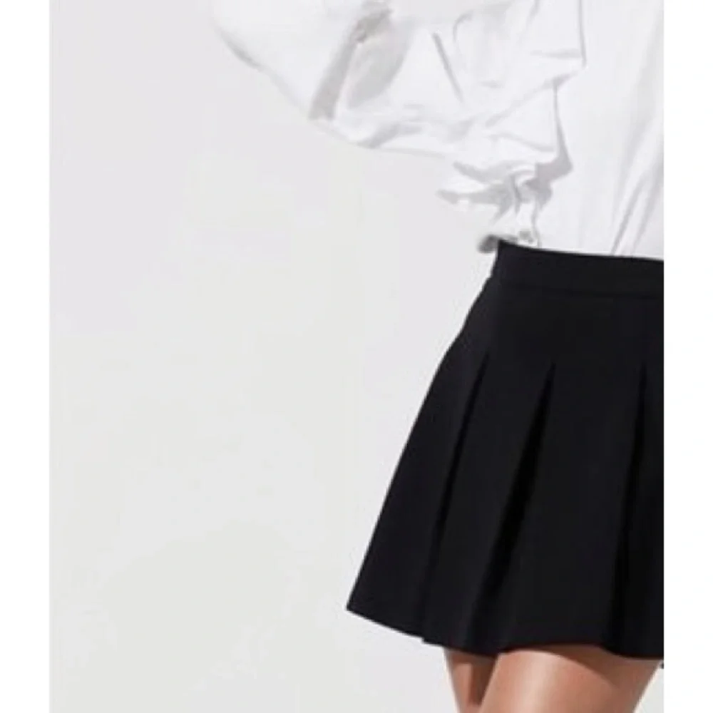Olivaceous oliviaceous gray